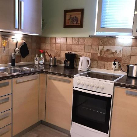 Spacious 1Bdrm Apartment Near Metro. Free Parking Vanda Exteriör bild