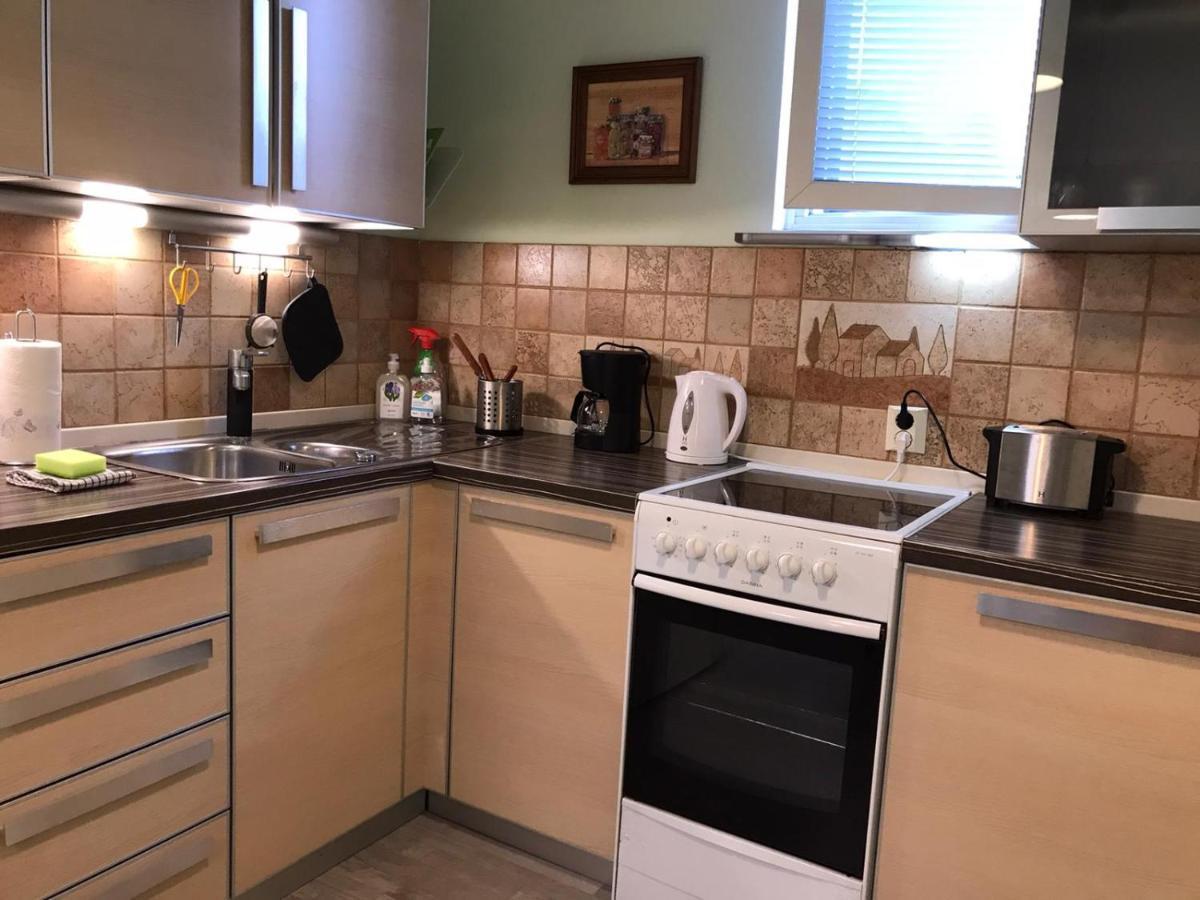 Spacious 1Bdrm Apartment Near Metro. Free Parking Vanda Exteriör bild
